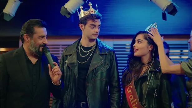 kardeslerimin-yildizi-yalniz-kurta-geciyor-iddialari-buyuk-yanki-uyandirdi-dengeleri-altust-edecek-1642534283180.jpg Büyük yankı uyandırdı dengeleri altüst edecek! Kardeşlerim'in yıldızı Yalnız Kurt'a geçiyor iddiaları!-6