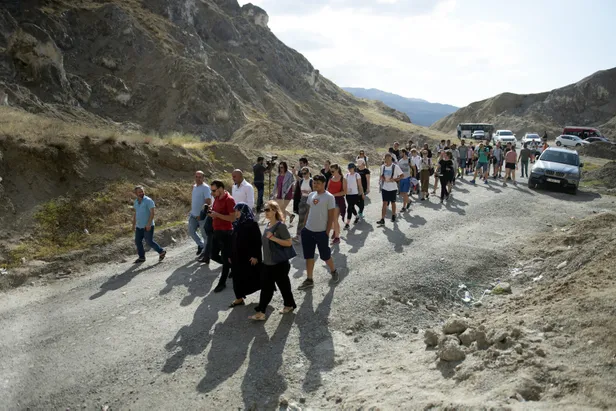 Iğdır'daki Tuz Dağı turistlerin yeni adresi oldu-1