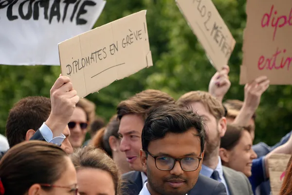 fransada-diplomatlar-ulke-tarihinde-ikinci-kez-greve-gitti-1654179832200.jpg Fransa'da diplomatlar ülke tarihinde ikinci kez greve gitti-5