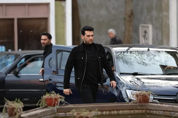 umutlari-alasagi-eden-veda-isini-bitiriyor-ramoda-ardi-ardina-ucuncu-ayrilik-izleyicileri-isyan-ettirdi-1610987393203.jpg Umutları alaşağı eden veda! İşini bitiriyor Ramo'da ardı ardına üçüncü ayrılık! İzleyicileri isyan ettirdi-6