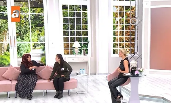 1670432542379.jpg Anne terliği stüdyoyu karıştırdı! 7 ay önce şikayetçi olduğu evli ve çocuklu sevgilisiyle Esra Erol’a katılan Gamze annesini çileden çıkardı!-9