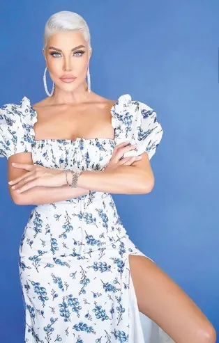 Ünlü model Deniz Akkaya'ya korkunç tehdit: Dilini kökünden sökerim!