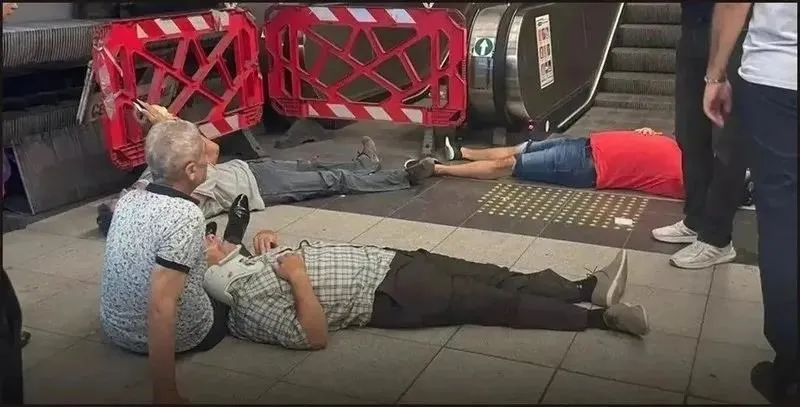 İzmir'deki yürüyen merdiven kazası kamerada! Üçyol İstasyonu’nda kabus anları-3