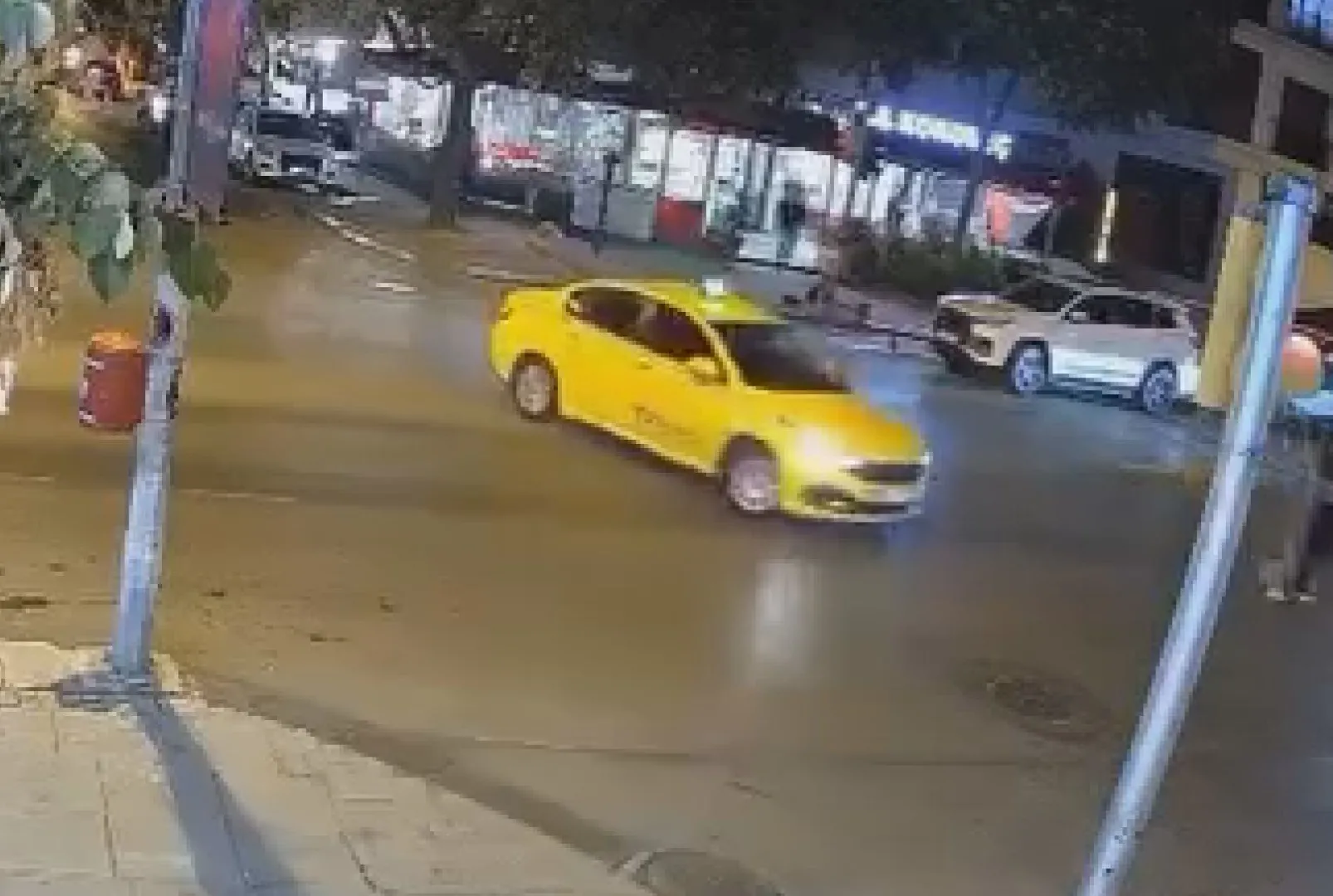 Anne ve çocuğunu tehlikeye atan taksici yakalandı