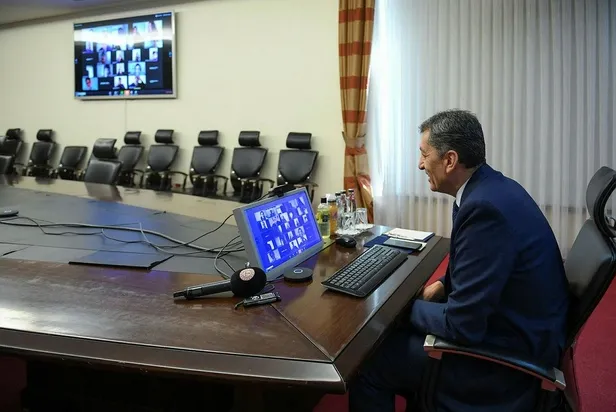 Son dakika: Bakan Selçuk EBA Canlı Sınıfta sınava hazırlanan öğrencilerle buluştu-1