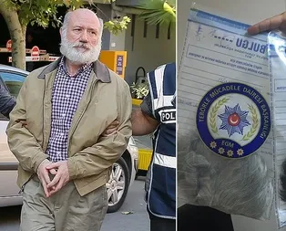 Firari amiral peruk takarak gizlenmiş