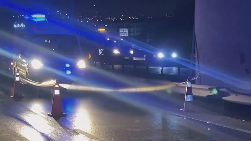 Küçükçekmece D-100'de feci kaza: Motosiklet temizlik aracın çarptı 2 kişi hayatını kaybetti-3