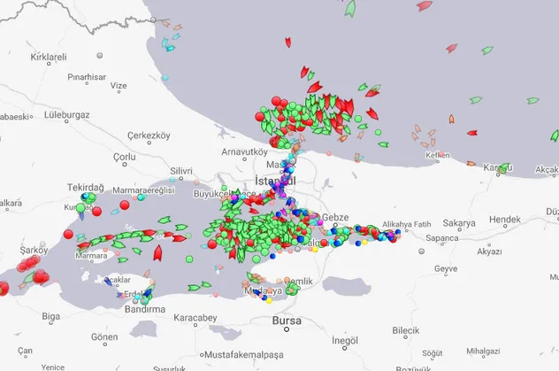 İstanbul'daki sis gemi trafiğini vurdu
