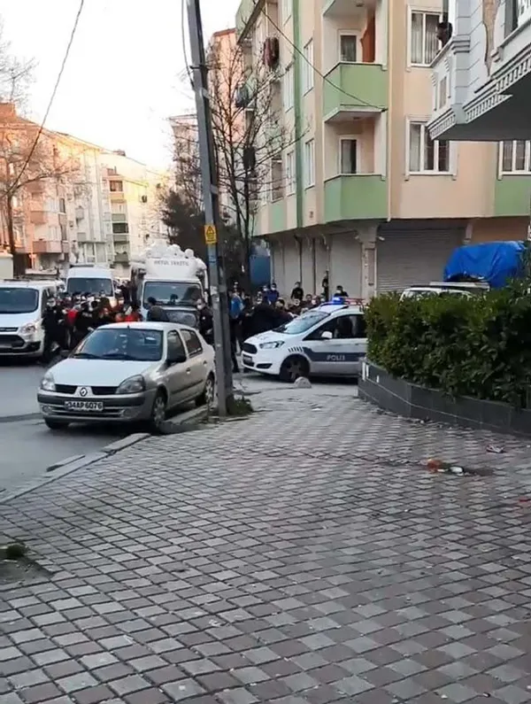istanbulda-dehset-anlari-baltali-kavga-kamerada-1617084128338.jpg