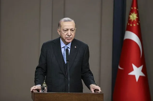 Başkan Erdoğan'dan, "geçmiş olsun" dileğinde bulunan 11. Cumhurbaşkanı Abdullah Gül'e teşekkür