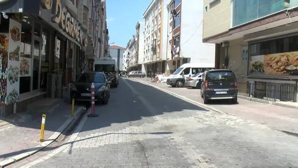 esenyurtta-tehlike-dolu-anlar-ara-sokaga-giren-hafif-ticari-arac-2si-bisikletli-cocuk-6-kisiyi-eziyordu-1626331712829.jpg Esenyurt'ta tehlike dolu anlar! Ara sokağa giren hafif ticari araç 2'si bisikletli çocuk 6 kişiyi eziyordu-8