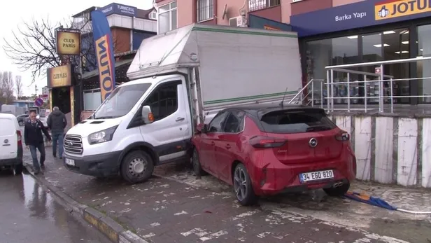 Ataşehir’de direksiyon hakimiyetini kaybeden sürücü dehşet saçtı: 1 yaralı-2