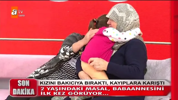 Müge Anlı'da duygu dolu anlar! Babasının bakıcıya bırakıp gittiği küçük Masal ailesine kavuştu! 5 Aralık-3