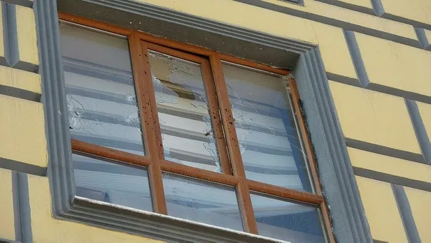 karabukte-korku-dolu-anlar-pompali-tufekle-eve-ates-acti-1635617059108.jpeg Karabük'te korku dolu anlar! Pompalı tüfekle eve ateş açtı...-4