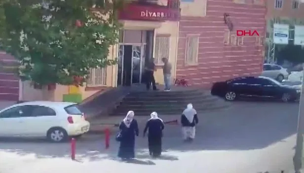 HDP Diyarbakır İl Binası önünde eylem başlattı: HDP'liler oğlumu dağa kaçırdı