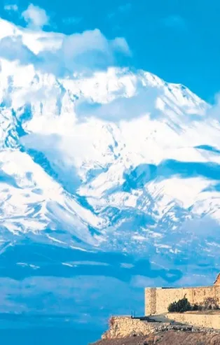 Ağrı doğal güzellikleri ve tarihi yapısıyla ziyaretçilerine unutulmaz hatıralar bırakıyor