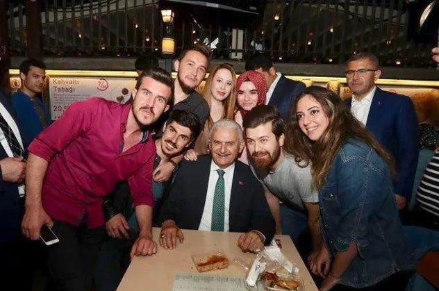 Binali Yıldırım'dan Çengelköylülere sahur sürprizi!