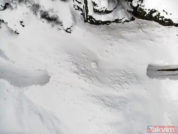 Ağrı'da çığ düşen köy yolunda ulaşım "kardan tünel" ile sağlanıyor - 1