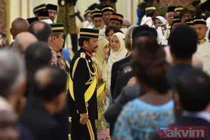 Malezya Kralı Sultan Abdullah törenle tacını giydi