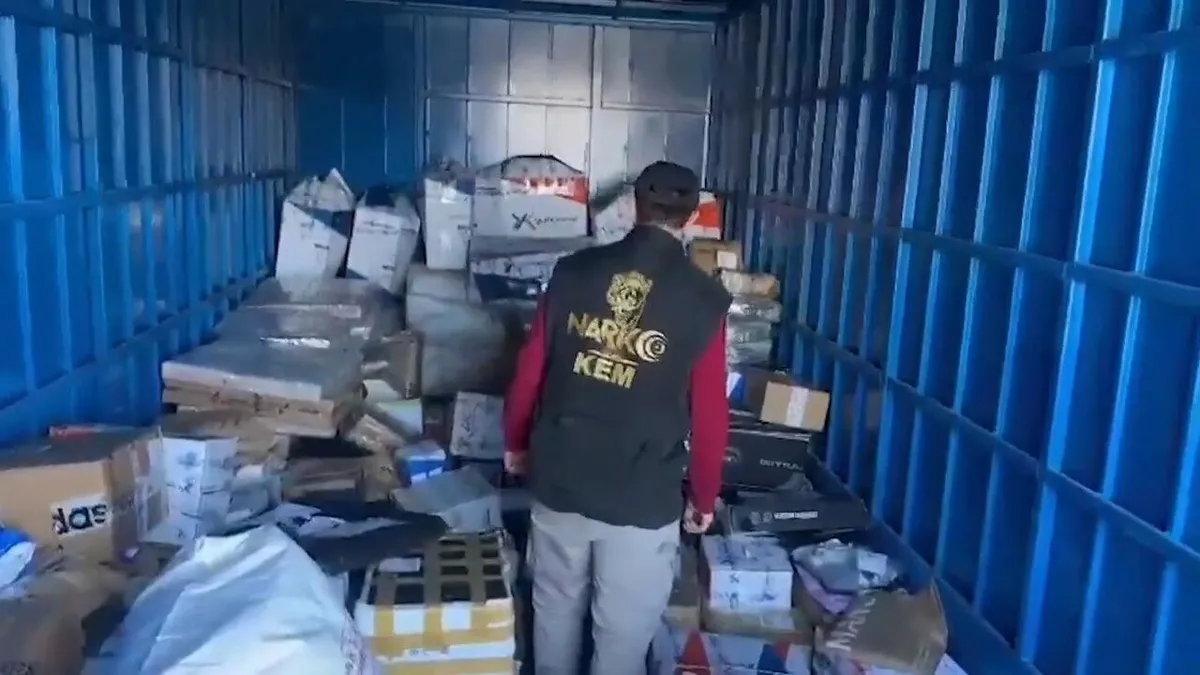 Zehir tacirlerine peş peşe operasyon! 4 ton uyuşturucu ele geçirildi! 2 bin 587 satıcı yakalandı
