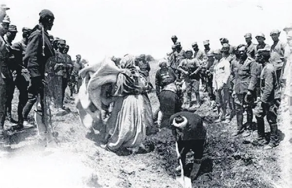 tunc-soyerin-tarih-dersinde-gormedigi-katliamlar-yunanlar-55-milyon-turku-oldurdu-1663566130276.jpg Tunç Soyer'in tarih dersinde görmediği katliamlar: Yunanlar 5.5 milyon Türk'ü öldürdü-2