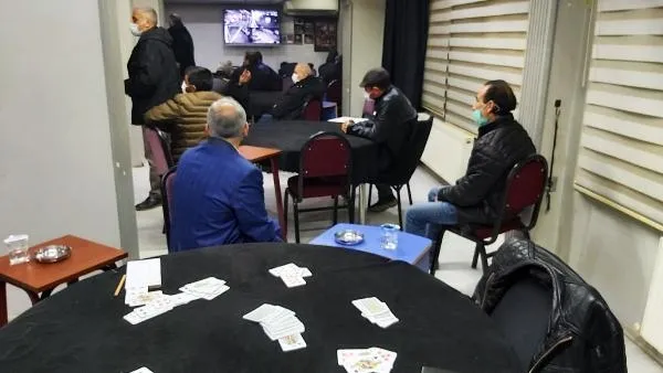SON DAKİKA: Kumarcılara şok baskın! Güvenlik kamerası koydular ama yine yakalandılar: 27 kişiye 85 bin lira ceza-2