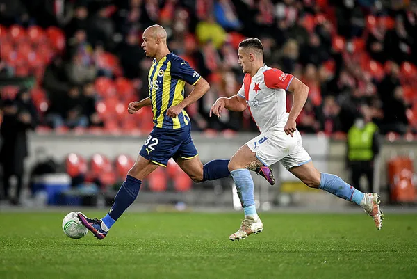 1645780144185.jpg Slavia Prag Fenerbahçe'ye futbol dersi verdi! İşte ibretlik tablo-5