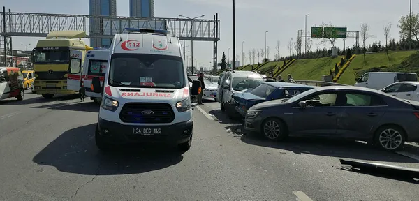TEM'de 4 aracın karıştığı zincirleme kaza! Yaralılar var-4
