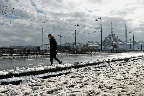 son-dakika-hava-durumu-i-istanbulda-kar-esareti-ne-zaman-bitecek-32-kent-icin-turuncu-alarm-verildi-meteoroloj-1643176214479.jpg