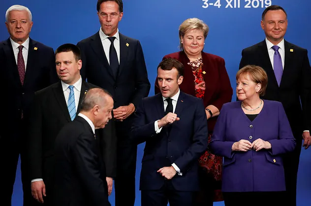 NATO Zirvesine damga vuran anlar! Erdoğan herkesin içinde Macron'u azarladı