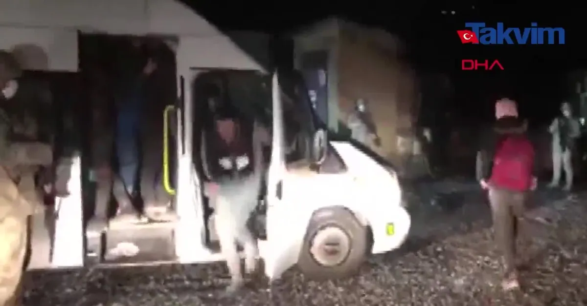 İki minibüsten 63 kaçak göçmen çıktı