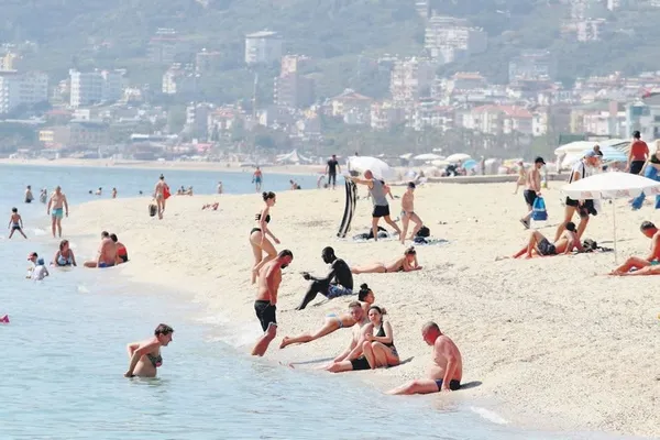 Türkiye 17 günlük tam kapanmaya geçti: Milyonlar tatil bölgelerine akın etti, 22 milyon insan ise işe gitmekte zorlandı-2