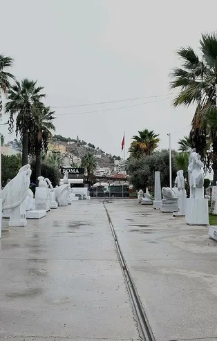 Bu da CHP'nin vizyon belgesi! CHP'li Kuşadası Belediyesi heykel sempozyumu yaptı