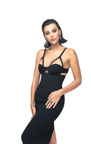 Tuvana Türkay şarkıcılığa soyundu!