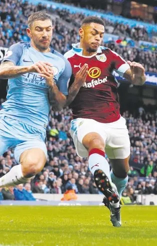 Kolarov Yanal’ı mutlu etti