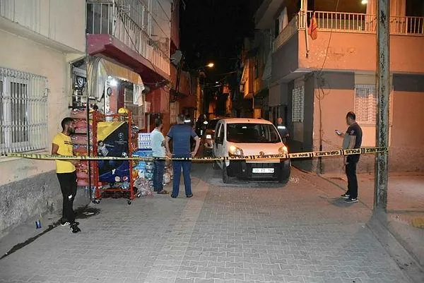 adanada-bakkala-silahli-saldiri-yaralilar-var-1589921565944.jpeg Adana’da bakkala silahlı saldırı! Yaralılar var-1