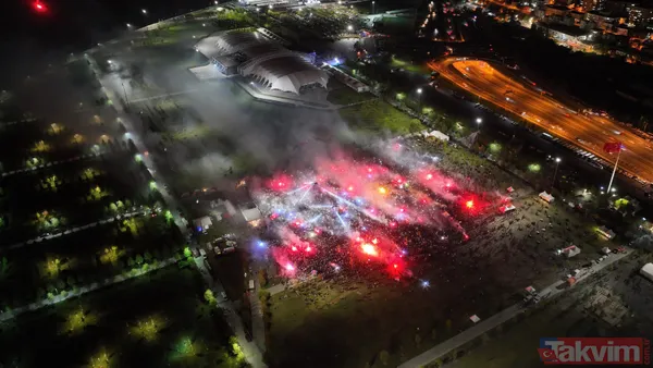 Yenikapı'da bordo-mavi coşku! Trabzonspor taraftarından ışık şov - 24