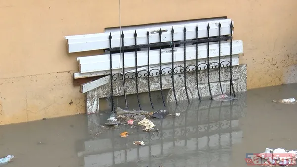 İstanbul'da yine aynı manzara! Yağmur yağdı Esenyurt yine sular altında! İBB ise piyasada yok! 2 kişi sele kapıldı - 40