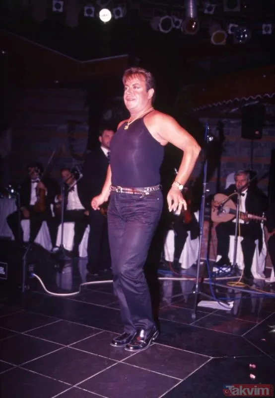 Fatih Ürek son yolculuğuna uğurlanıyor: Sevenleri tabutunun başında gözyaşlarına boğuldu - 8