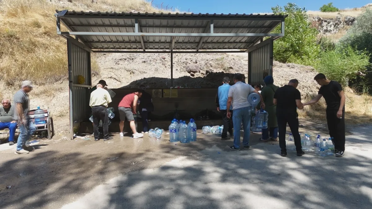 CHP'li ABB'nin su kesintisi vatandaşları bidonlarla çeşmelere taşıdı! Altındağ ve Mamak'ta 3 günlük mağduriyet