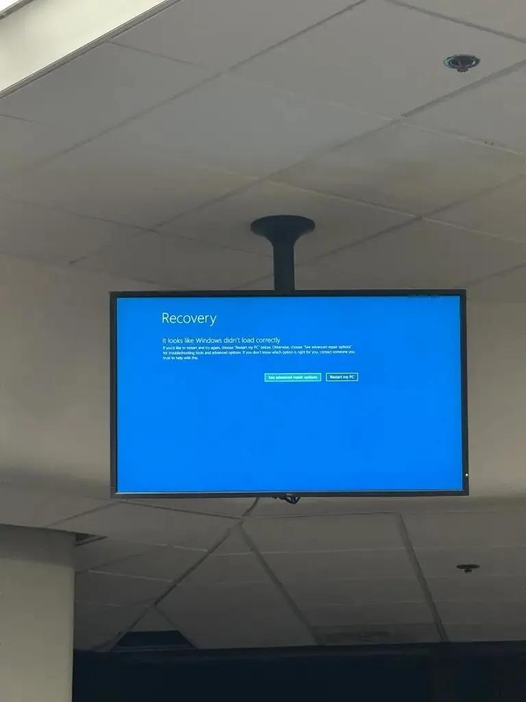 dunyada-yazilim-sorunu-sistemler-coktu-ucuslar-aksiyor-thyden-aciklama-1721376228183.jpeg Londra'da hava yolu sistemi durdu