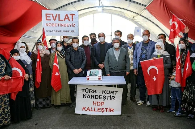 Diyarbakır anneleri Başkan Erdoğan'ın 67'nci doğum gününü kutladı