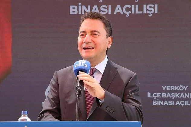 Ali Babacan’ın SMS demokrasisi: DEVA Partisi İstanbul İl Başkanı Gürol Ayan ile il yönetimini SMS ile görevden aldı