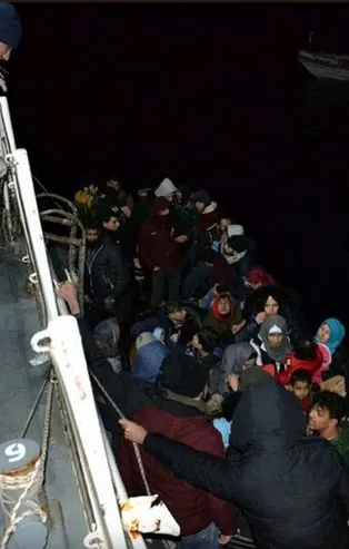 Son dakika haberi: Çeşme açıklarında 131 kaçak göçmen yakalandı