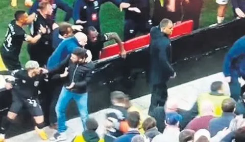 jesus-ardaya-sarildi-jesus-ile-arda-guler-buzlari-eritti-1684536962459.jpeg Jorge Jesus ve Arda Güler buzları eritti!-5