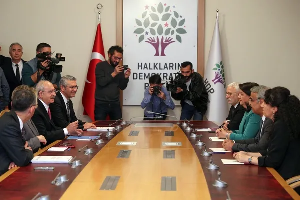 son-dakika-hdp-ve-kemal-kilicdaroglu-arasindaki-kirli-pazarlik-basladi-1679304489707.jpg Son dakika: HDP ve Kemal Kılıçdaroğlu arasındaki kirli pazarlık toplantısı bitti! Kılıçdaroğlu HDPKK ile anlaştı mı?-10