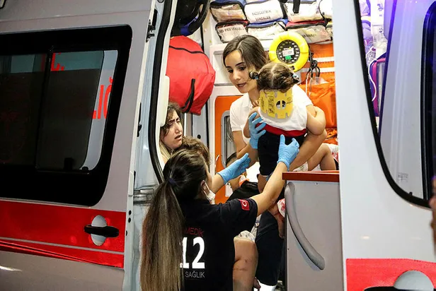 Antalya'da zincirleme trafik kazası! 10 kişi yaralandı-1