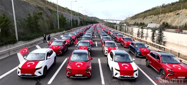 Yavuz Sultan Selim Köprüsü'nde 'Cumhuriyet' coşkusu! Binlerce Togg T10X 100. yıla özel konvoy yaptı - 6