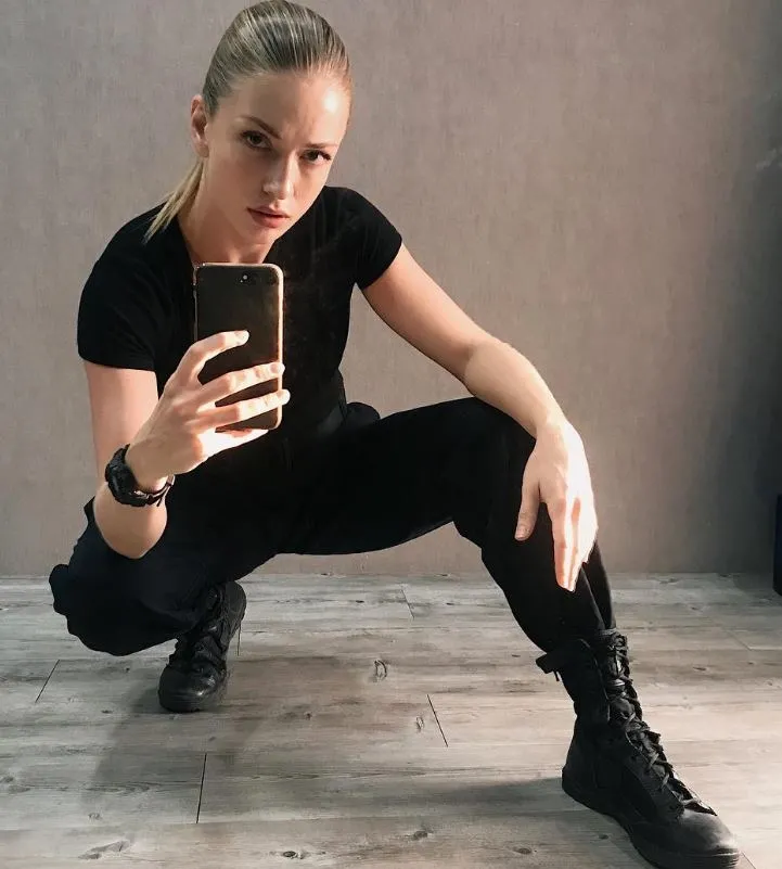 yasemin-allenin-ergenlikteki-kilolari-soke-etti-1717530568501.jpg 34'lük oyuncu 32 bedene böyle düştü! Yasemin Allen'in ergenlikteki kiloları şoke etti! Haftada 2 gün...-4