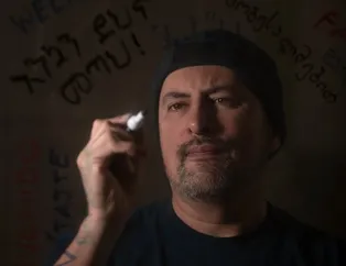 Böyle beyin yok! 45 dil bilen halı temizleyicisi!